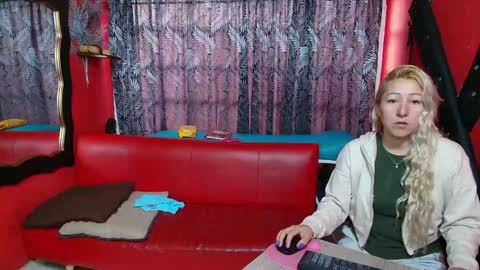 Snapshot of hanna_mature01 chatting on 02-01-25, 11:32 Hanna online show from 02-01-25, 11:32