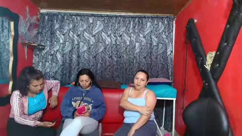 Snapshot of hanna_mature01 chatting on 02-06-25, 12:33 Hanna online show from 02-06-25, 12:33