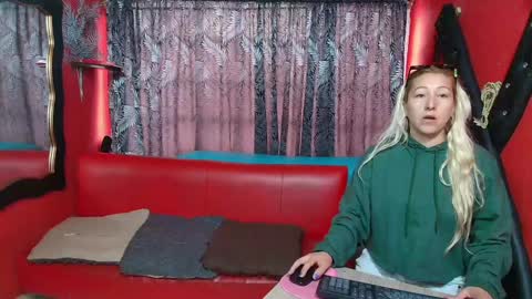 Snapshot of hanna_mature01 chatting on 02-07-25, 12:28 Hanna online show from 02-07-25, 12:28