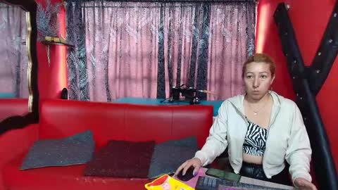 Snapshot of hanna_mature01 chatting on 02-11-25, 12:37 Hanna online show from 02-11-25, 12:37