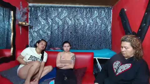 Snapshot of hanna_mature01 chatting on 02-12-25, 12:27 Hanna online show from 02-12-25, 12:27