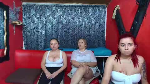Snapshot of hanna_mature01 chatting on 03-01-25, 12:28 Hanna online show from 03-01-25, 12:28