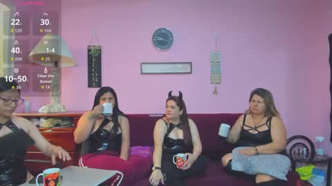 Snapshot of hanna_mature01 chatting on 09-23-25, 01:47 Hanna online show from 09-23-25, 01:47