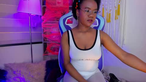 Snapshot of hanna_pierce chatting on 10-07-25, 10:18 Hanna online show from 10-07-25, 10:18