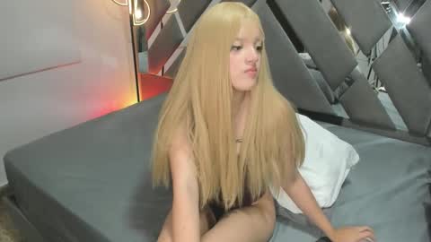 Snapshot of hanna_sweetheart chatting on 02-17-26, 12:56 hanna online show from 02-17-26, 12:56