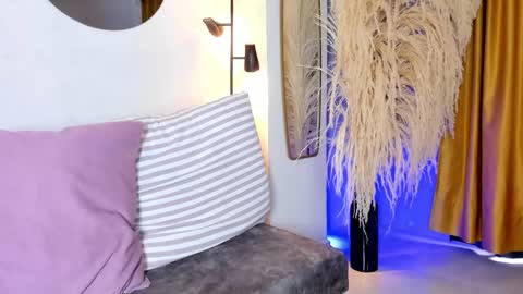 Sara online show from 11-15-25, 04:47