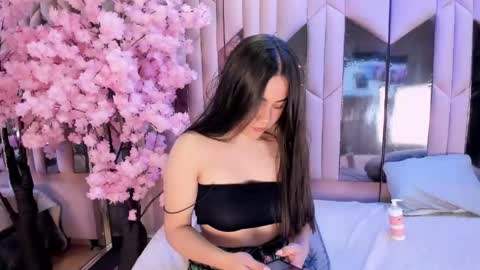 Snapshot of hannacollins_2 chatting on 04-24-26, 02:19 hannacollins_2 online show from 04-24-26, 02:19