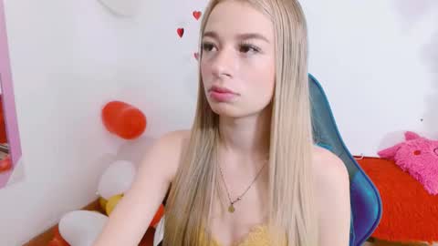 Snapshot of hannah_026 chatting on 09-14-25, 12:37 Hannah 027 online show from 09-14-25, 12:37