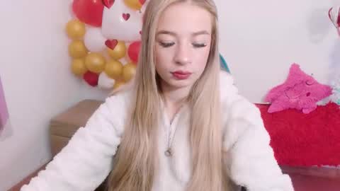 Snapshot of hannah_026 chatting on 09-15-25, 12:27 Hannah 027 online show from 09-15-25, 12:27