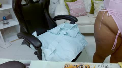 Hannah  online show from 11-20-25, 11:21