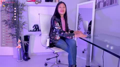 HANNAH HOWELL online show from 01-15-25, 04:11