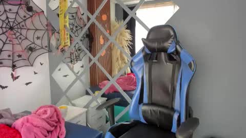 Snapshot of hannah_loverr chatting on 11-04-25, 07:13 hannah online show from 11-04-25, 07:13