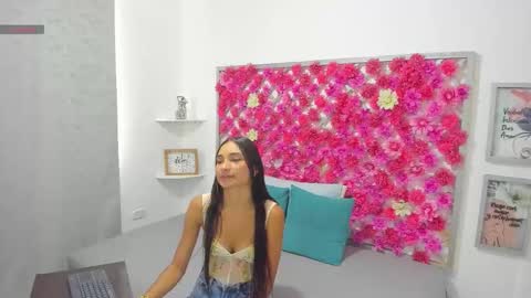Snapshot of hannah_miller_1 chatting on 09-27-25, 07:19 Hannah Miller online show from 09-27-25, 07:19