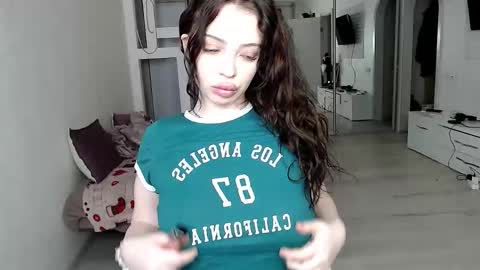 Snapshot of hannah_xxbaby chatting on 02-13-26, 12:23 Hannah online show from 02-13-26, 12:23