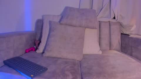 Snapshot of hannahdavisx chatting on 11-21-25, 11:25 Hannah online show from 11-21-25, 11:25