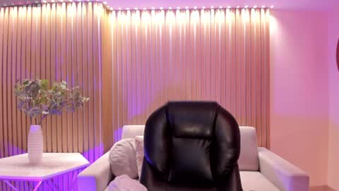 Snapshot of hannahjamesx chatting on 07-27-26, 12:34 HANNAH J online show from 07-27-26, 12:34