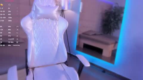 Snapshot of hannahmonttgomery chatting on 03-20-26, 04:45 hannahmonttgomery Help me reach 100 Hands up online show from 03-20-26, 04:45