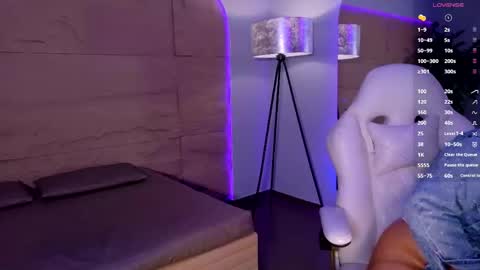 Snapshot of hannahmonttgomery chatting on 05-16-26, 04:17 hannahmonttgomery Help me reach 100 Hands up online show from 05-16-26, 04:17