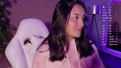 Snapshot of hannahmonttgomery chatting on 06-17-26, 04:30 hannahmonttgomery Help me reach 100 Hands up online show from 06-17-26, 04:30