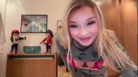 Snapshot of hannaxlovex chatting on 10-14-25, 03:02  FREE LIMITED online show from 10-14-25, 03:02