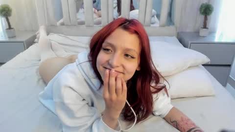 Snapshot of hanniesmile chatting on 02-25-25, 05:04 Hanni online show from 02-25-25, 05:04