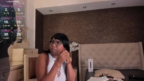 Snapshot of hannnafoxx chatting on 02-10-25, 10:31 online show from 02-10-25, 10:31