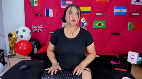 Snapshot of hanny_thomson chatting on 06-14-26, 04:36 Hanny online show from 06-14-26, 04:36