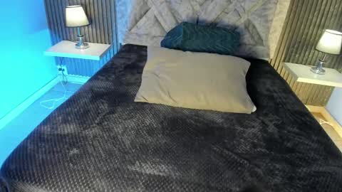 hannyk_ online show from 03-13-26, 12:01