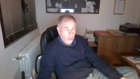 Snapshot of hanscooper chatting on 12-07-24, 05:42 hanscooper online show from 12-07-24, 05:42