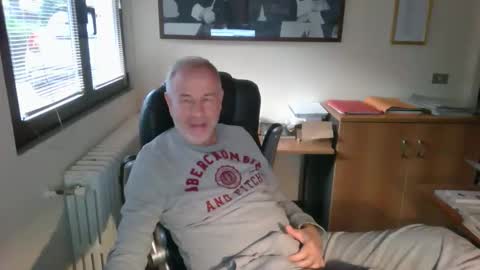 Snapshot of hanscooper chatting on 10-05-25, 03:54 hanscooper online show from 10-05-25, 03:54