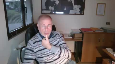 Snapshot of hanscooper chatting on 11-14-25, 03:33 hanscooper online show from 11-14-25, 03:33