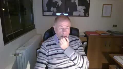 Snapshot of hanscooper chatting on 11-18-25, 04:44 hanscooper online show from 11-18-25, 04:44