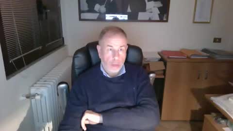 Snapshot of hanscooper chatting on 12-04-25, 04:27 hanscooper online show from 12-04-25, 04:27