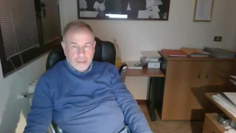 Snapshot of hanscooper chatting on 12-15-25, 04:22 hanscooper online show from 12-15-25, 04:22