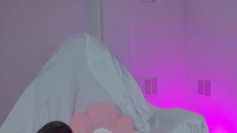 Snapshot of hantonella chatting on 10-31-25, 01:23 Anto online show from 10-31-25, 01:23