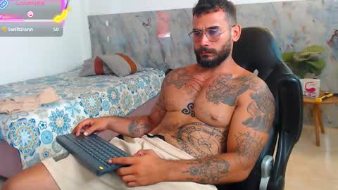 Snapshot of hanz_col chatting on 10-27-25, 04:55 hanz_col online show from 10-27-25, 04:55