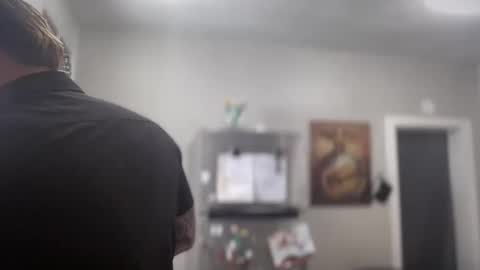 Snapshot of happilymarr1ed chatting on 09-18-25, 04:53 DadBod online show from 09-18-25, 04:53