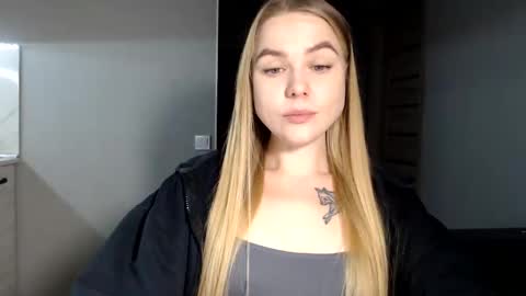 happy_fox_ online show from 02-17-25, 07:21