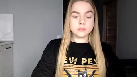 happy_fox_ online show from 03-03-25, 02:26