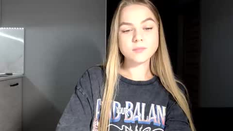 happy_fox_ online show from 10-06-25, 09:23