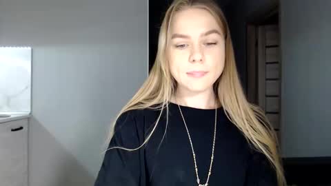 happy_fox_ online show from 12-02-25, 08:59