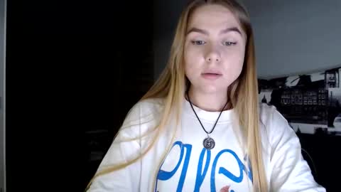 happy_fox_ online show from 04-09-26, 08:03