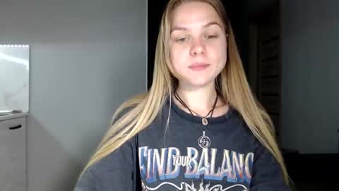Snapshot of happy_fox_ chatting on 05-28-26, 10:07 happy_fox_ online show from 05-28-26, 10:07