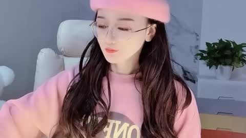 Snapshot of happysweetie168 chatting on 12-10-24, 02:27 Daisy online show from 12-10-24, 02:27