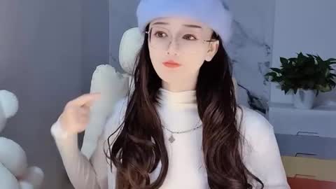 Snapshot of happysweetie168 chatting on 12-11-24, 01:17 Daisy online show from 12-11-24, 01:17