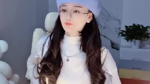 Snapshot of happysweetie168 chatting on 12-11-24, 04:20 Daisy online show from 12-11-24, 04:20