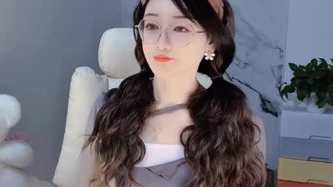 Snapshot of happysweetie168 chatting on 12-21-24, 03:58 Daisy online show from 12-21-24, 03:58