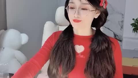 Snapshot of happysweetie168 chatting on 02-13-25, 02:52 Daisy online show from 02-13-25, 02:52