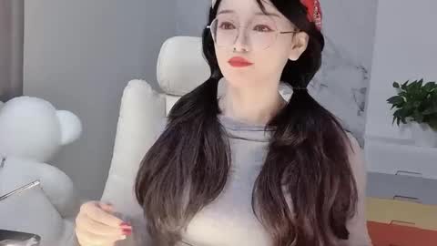 Snapshot of happysweetie168 chatting on 02-19-25, 03:39 Daisy online show from 02-19-25, 03:39