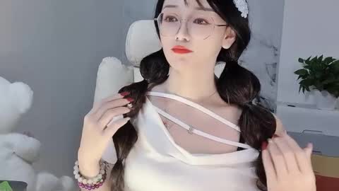 Snapshot of happysweetie168 chatting on 02-26-25, 02:03 Daisy online show from 02-26-25, 02:03